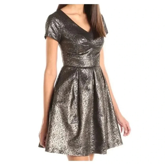 VINCE CAMUTO | Dress Black Gold Cocktail Party Formal Box Pleated | Size 12 - Picture 1 of 9